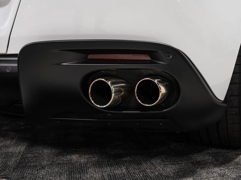 Used 2022 Ferrari Roma RWD image 19