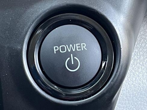 Used 2025 Toyota Sienna LE FWD image 19