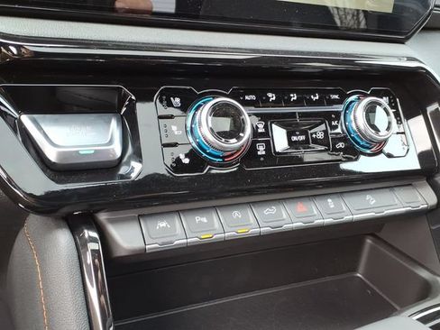 New 2026 GMC Sierra 1500 AT4 w/ Technology Package AWD/4WD image 33