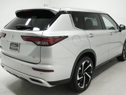 Used 2023 Mitsubishi Outlander SE FWD image 4
