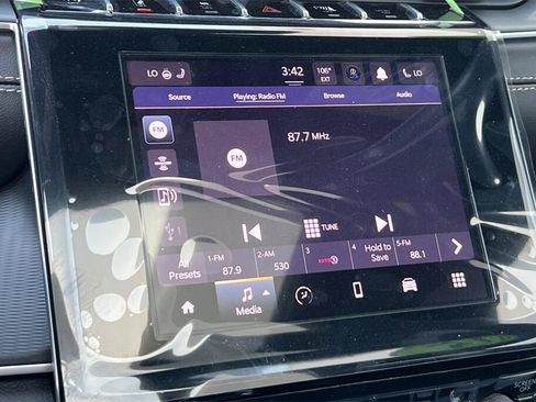 New 2025 Jeep Grand Cherokee Laredo X w/ Luxury Tech Group I image 18