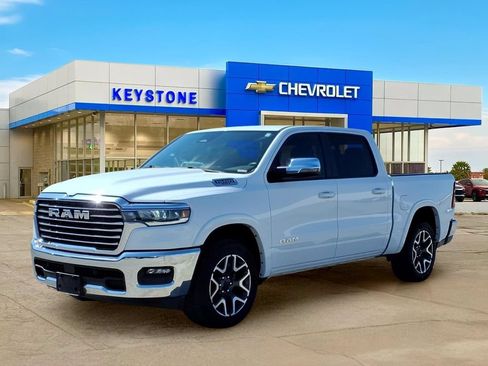 Used 2025 RAM 1500 Laramie AWD/4WD image 3