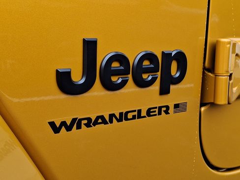 New 2026 Jeep Wrangler Unlimited Sahara w/ Whitecap Package AWD/4WD image 17