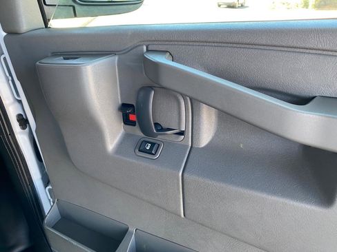 Used 2021 Chevrolet Express 2500 RWD image 32
