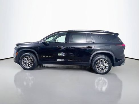 Used 2025 Chevrolet Traverse LT FWD image 6
