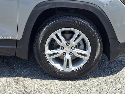 Used 2023 GMC Terrain SLE w/ Driver Convenience Package FWD image 8