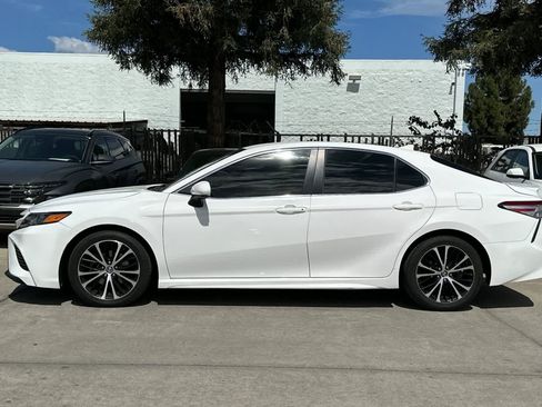 Used 2020 Toyota Camry SE FWD image 6