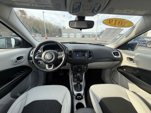 Used 2019 Jeep Compass Latitude AWD/4WD image 11