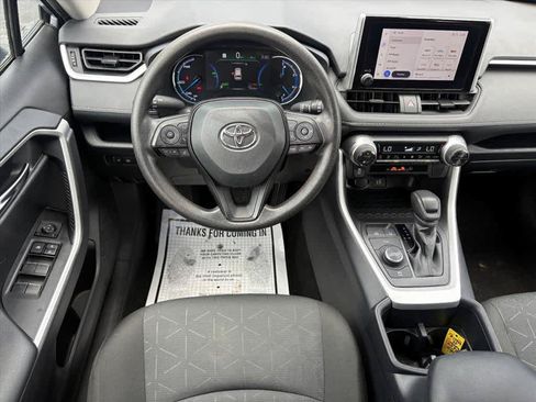 Used 2025 Toyota RAV4 XLE AWD/4WD image 4