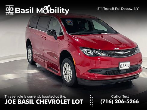 Used 2026 Chrysler Voyager LX image 1