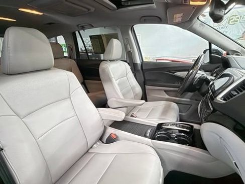 Used 2018 Honda Pilot Touring image 22