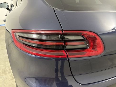 Certified 2018 Porsche Macan image 17