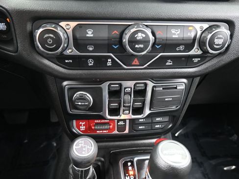 Used 2024 Jeep Gladiator Sport image 24