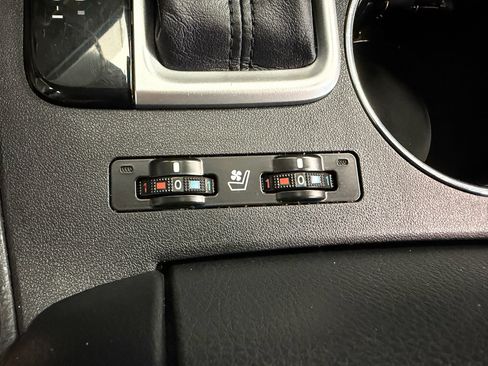 Used 2018 Toyota Highlander Limited AWD/4WD image 23