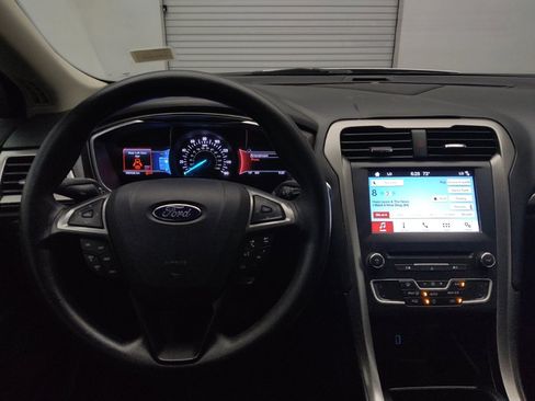 Used 2017 Ford Fusion SE w/ Fusion SE Technology Package FWD image 22