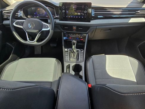 Used 2025 Volkswagen Jetta SE FWD image 28