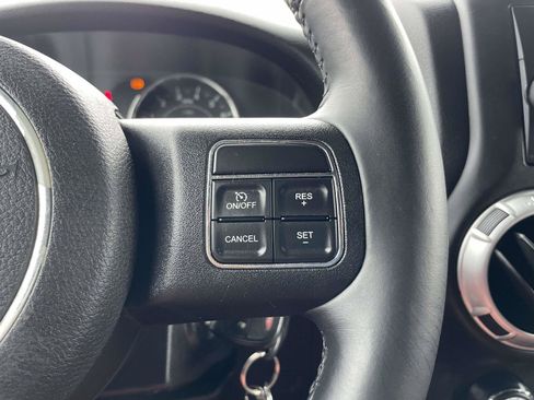 Used 2015 Jeep Wrangler Sahara AWD/4WD image 5