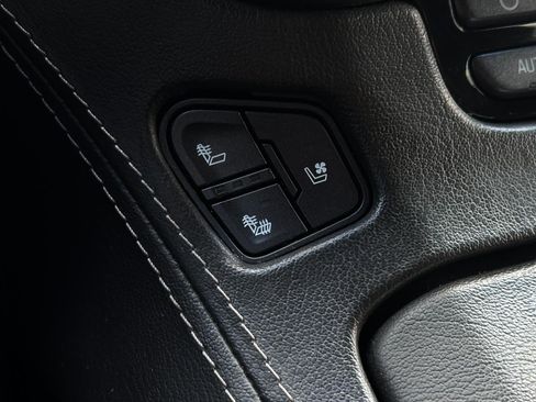 Used 2019 Chevrolet Suburban Premier AWD/4WD image 7