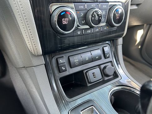 Used 2017 Chevrolet Traverse LT FWD image 30