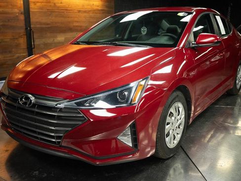 Used 2020 Hyundai Elantra SE FWD image 2
