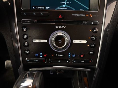 Used 2017 Ford Explorer Limited w/ Equipment Group 301A AWD/4WD image 32