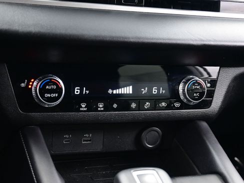 Used 2023 Mitsubishi Outlander SE image 21