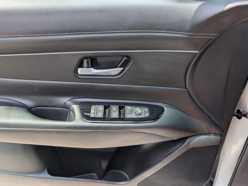 Certified 2025 Nissan Murano SV FWD image 33