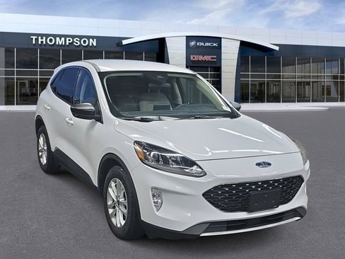 Used 2020 Ford Escape SE image 1