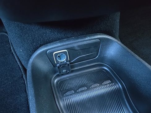 Used 2025 Chrysler Pacifica Select image 58