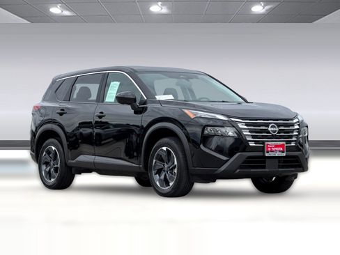 Used 2025 Nissan Rogue SV FWD image 6