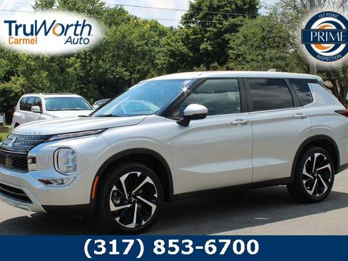 Used 2022 Mitsubishi Outlander SE image 1