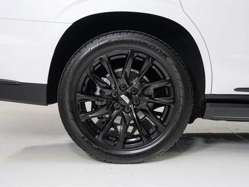 Used 2023 Cadillac Escalade Sport Platinum w/ Heavy-Duty Trailer Package AWD/4WD image 11