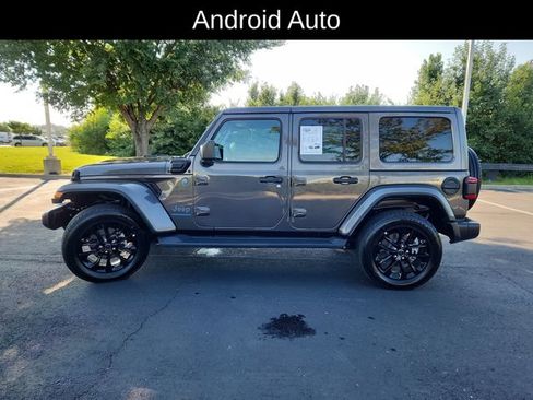 Used 2025 Jeep Wrangler Unlimited Sahara AWD/4WD image 4