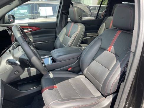 Used 2024 Chevrolet Traverse RS FWD image 8
