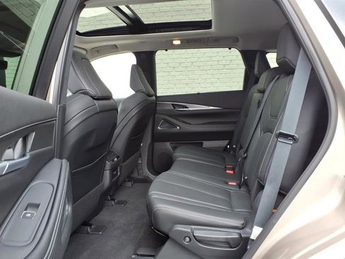 Used 2025 INFINITI QX60 Luxe w/ Vision Package image 13