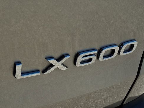 Used 2026 Lexus LX 600 4WD w/ Luxury Package image 30