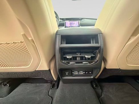 Used 2025 Jeep Grand Cherokee Limited w/ Luxury Tech Group II AWD/4WD image 18