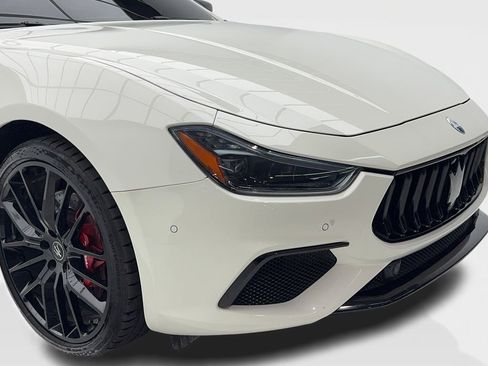 Used 2023 Maserati Ghibli Modena RWD image 3
