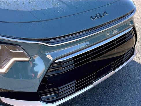 Used 2023 Kia Niro EX Touring image 30