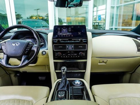 Used 2024 INFINITI QX80 Sensory image 5