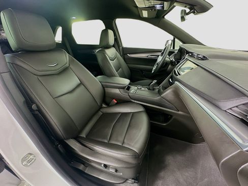 Used 2025 Cadillac XT5 Luxury FWD image 30