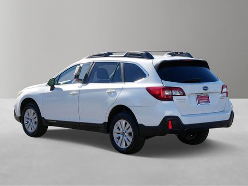 Used 2019 Subaru Outback 2.5i Premium image 3