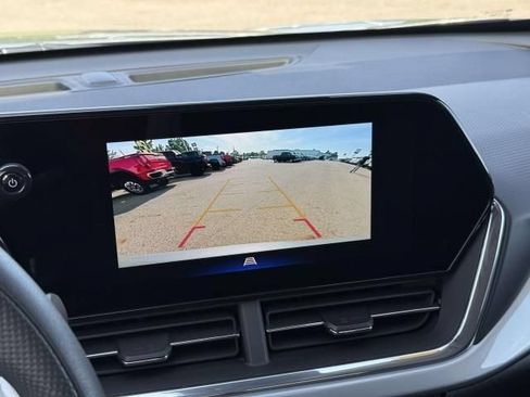 Used 2025 Chevrolet Trax LT FWD image 23
