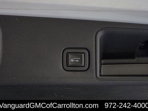 Used 2023 GMC Terrain SLE w/ Driver Convenience Package image 32