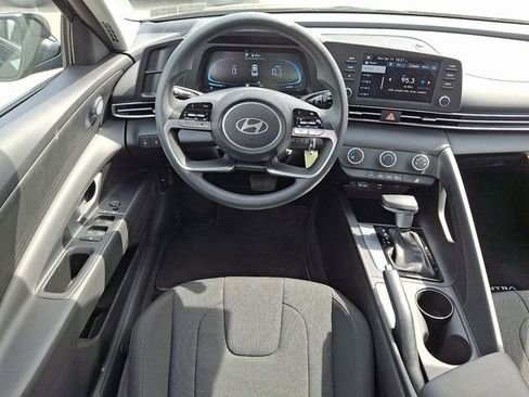 Certified 2026 Hyundai Elantra SE image 11