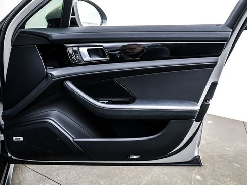 Used 2019 Porsche Panamera image 23