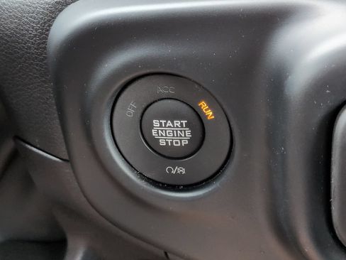 Used 2023 Jeep Gladiator Mojave AWD/4WD image 28