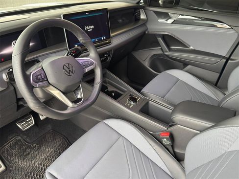 New 2026 Volkswagen Tiguan SE R-Line image 8