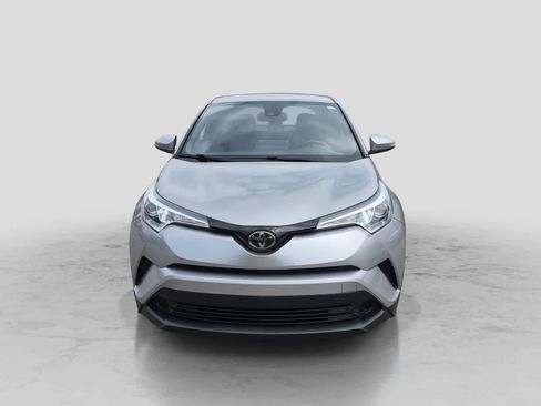 Used 2019 Toyota C-HR XLE FWD image 3
