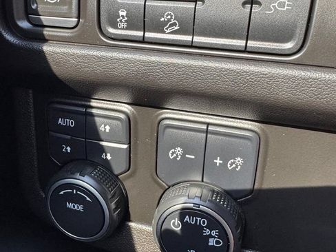 Used 2022 Chevrolet Tahoe Premier AWD/4WD image 26
